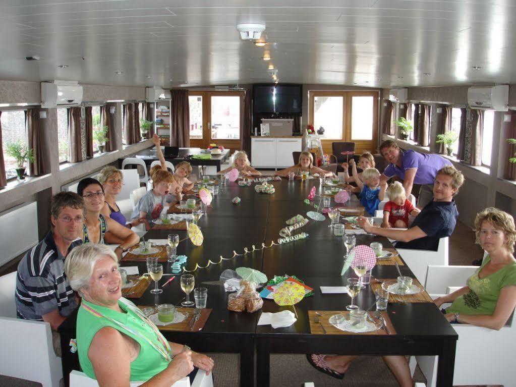 Botel Ophoven Kinrooi Buitenkant foto