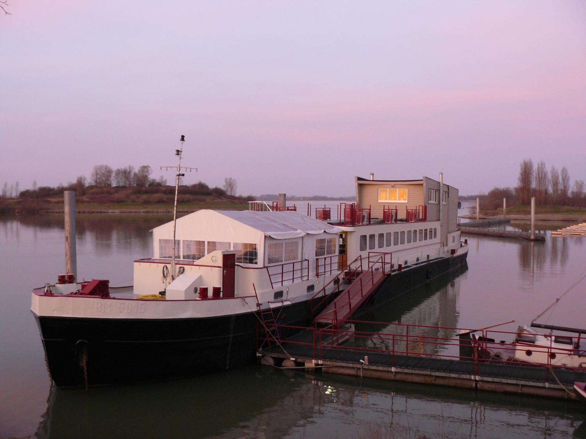 Botel Ophoven Kinrooi Buitenkant foto