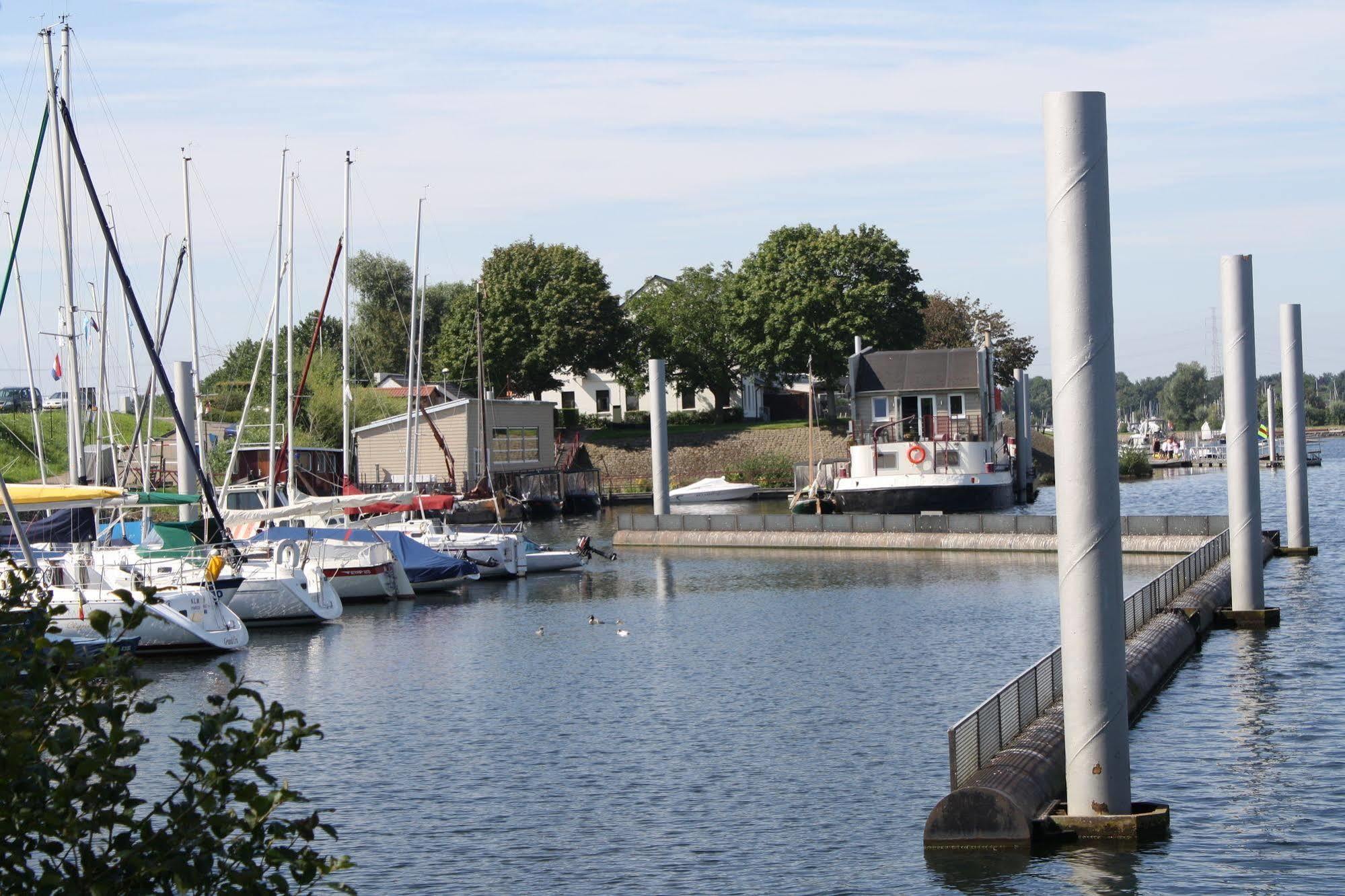 Botel Ophoven Kinrooi Buitenkant foto