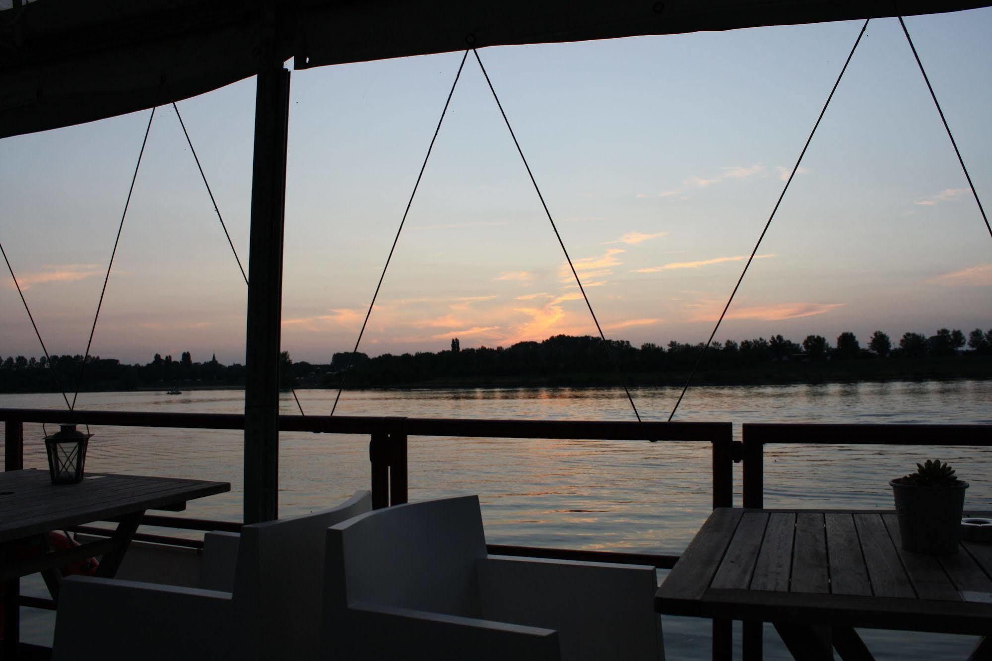 Botel Ophoven Kinrooi Buitenkant foto