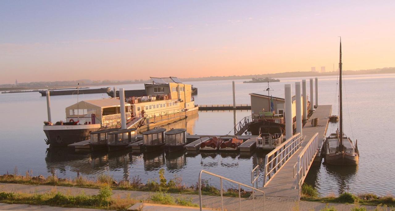 Botel Ophoven Kinrooi Buitenkant foto